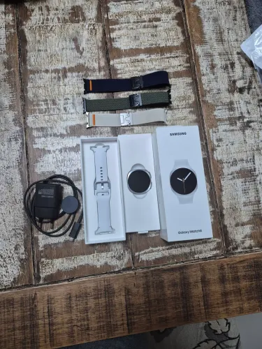 Samsung Galaxy Watch8 40mm Bluetooth + 3 Pulseiras Extras + NF