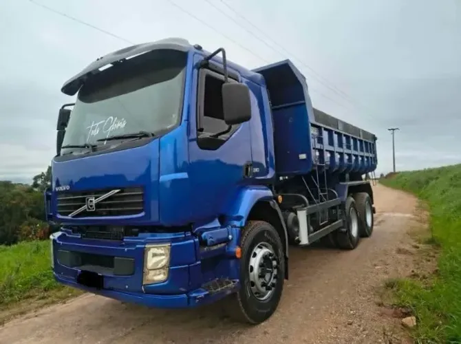 Volvo vm 310 6x4 basculante 2007 único dono