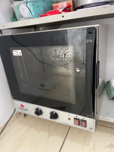 Forno elétrico PROGÁS com 4 assadeiras
