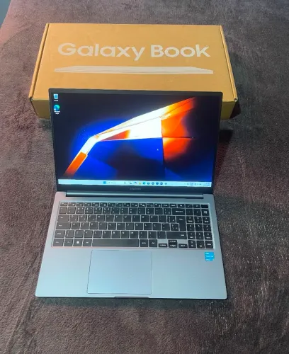 NOTEBOOK SAMSUNG ( LEIA DESCRIÇÃO ) GALAXY BOOK 4 U300 + CAIXA,TELA IPS,08GB RAM,SSD 256GB