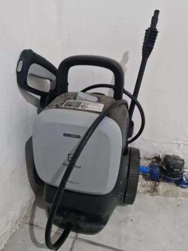 Lavadora de Alta Pressão Electrolux + Kit de Acessórios