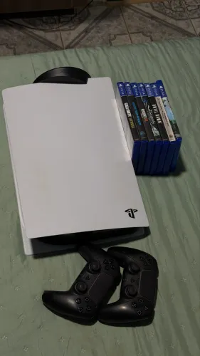 PS5 FAT + 2 Manetes + 7 Jogos