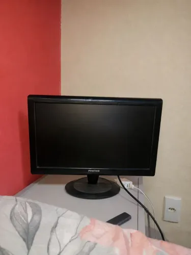 Monitor positivo 19' ,com imagem nitida e entrada vga e USB, em ótimo estado