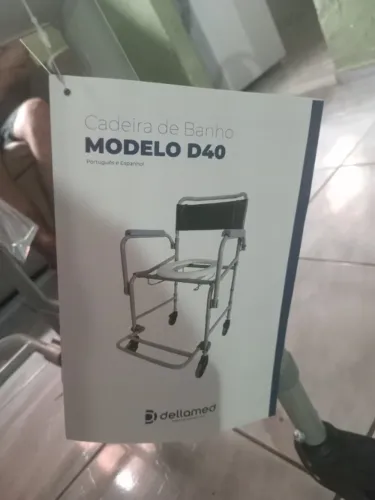 Vendo cadeira de banho nova.