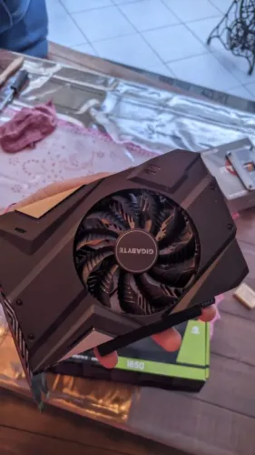 Placa de Vídeo Gigabyte NVIDIA GeForce GTX 1650 D6 OC 4GB GDDR6