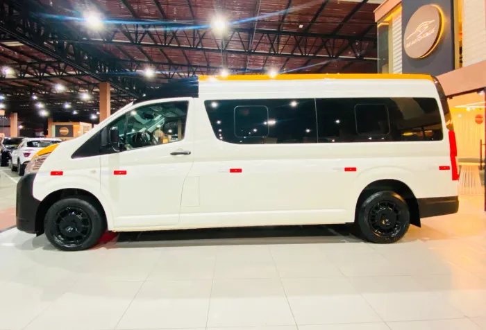 Toyota Hiace 2.8 D-4D TURBO DIESEL MINIBUS 15+1 DX AUTOMÁTICO 2025