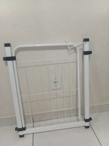 Portão pra cachorro.