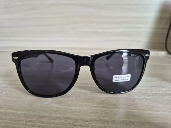 Óculos de sol escuro Tommy Hilfiger original
