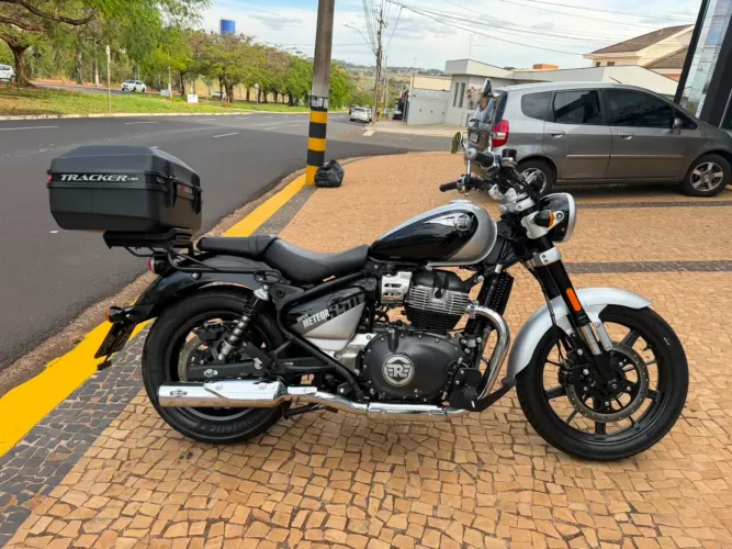 ROYAL ENFIELD SUPER METEOR 650