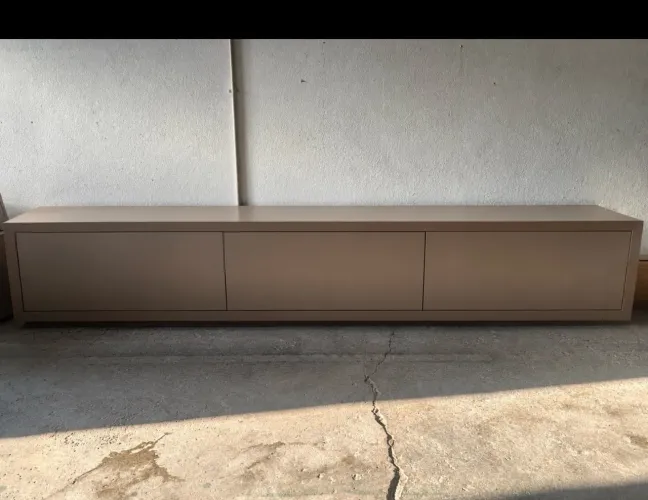 Rack em MDF 18mm com três gavetas em ótimo estado