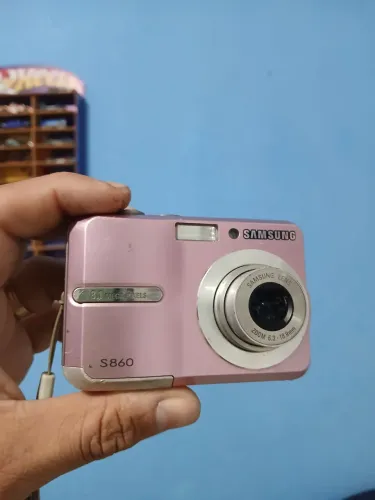 Câmera digital Samsung 8.1 mp leia a descrição do anúncio