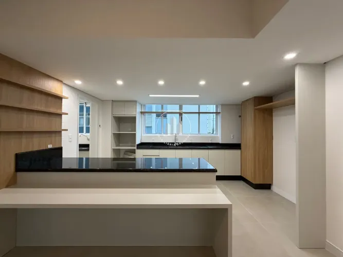Apartamento com 3 Suítes e 165m² - Almirante Lamego Florianópolis - CEN