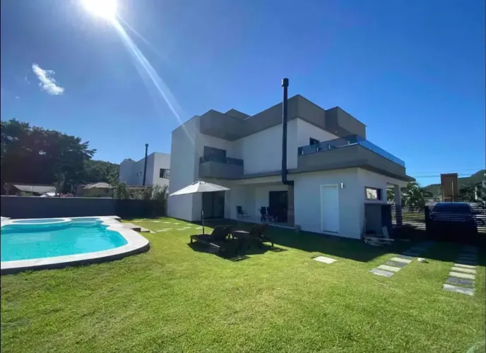 CASA DE ALTO PADRÃO EM CONDOMÍNIO FECHADO | 3 SUÍTES | 240 M² | CACHOEIRA DO BOM JESUS