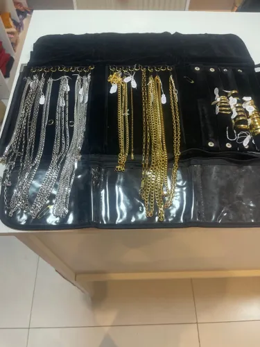 Venda de 2 buquês de bijuteria no valor total de R$ 1.700 .