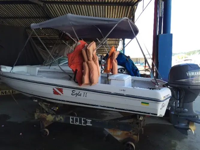 Lancha Real 16 pés, console central motor yamaha 60hp 4t