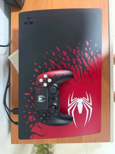 Vendo PlayStation 5, edição especial homem aranha, acompanha controle remoto.