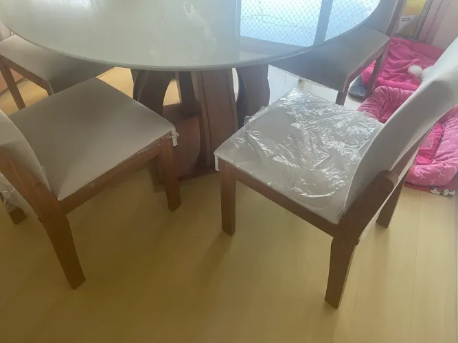 Vendo cadeiras de sala de jantar semi novas