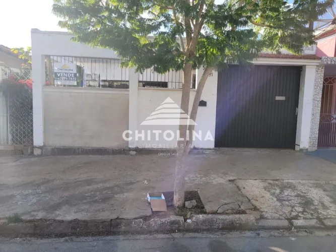 Casa padrão em excelente localização!! Com 2 dormitórios sendo 1 suíte, sala, cozinha, 1 b