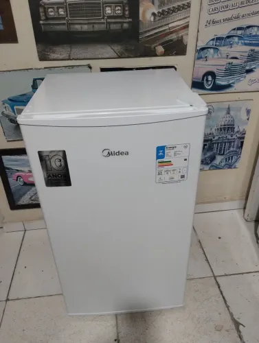 Frigobar Midea 93L novíssimo pouco uso
