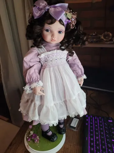Boneca de Porcelana Rara "Shy Violet" 1991