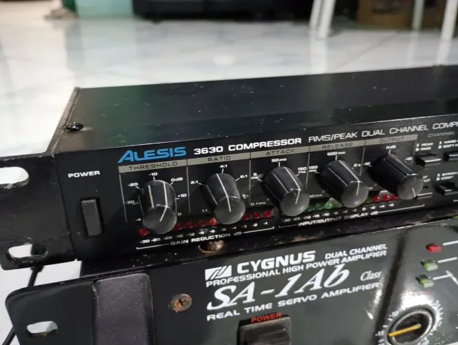 Compressor Alesis 3630