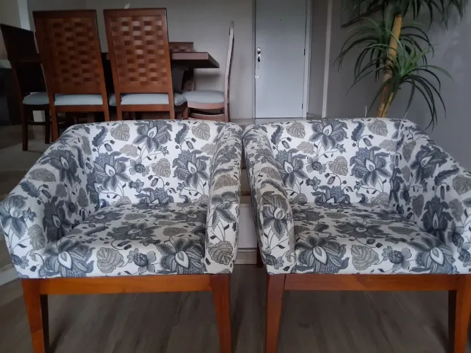 Par de poltronas semi novas com pouco uso