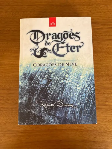 Livro Dragões de Eter Corações de Neve - Seminovo