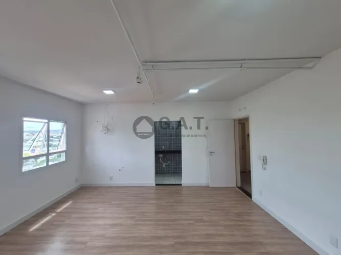 Locação de sala comercial em condomínio no Centro de Sorocaba-SP: 35m², 2 banheiros, 1 vag