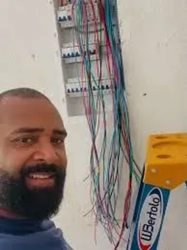 ELETRICISTA DISPONÍVEL CHAMOU CHAMOU 