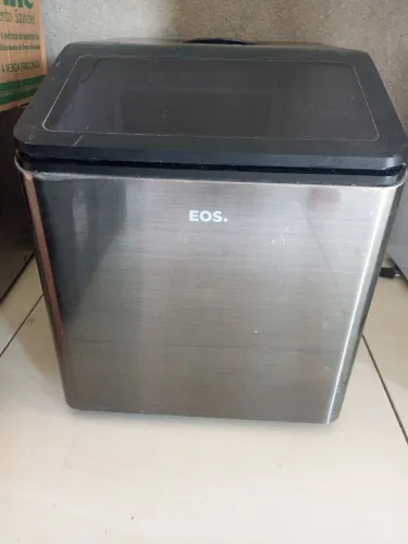 Vendo máquina de gelo 35 kilos eos