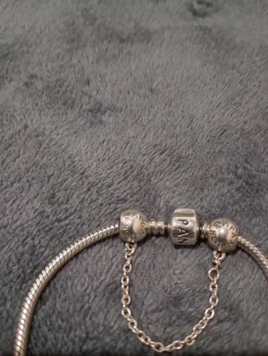 Pulseira Pandora origina 18cm com corrente de segurança ,em prata 925 + Brinde berloque