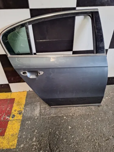 Porta Traseira Lado Direito Volkswagen Passat 2011 / 2012  Traseira Direito Cinza/chumbo