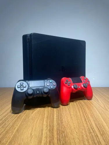 PLAYSTATION 4 SLIM - 2TB - 1 JOGO BRINDE - GARANTIA