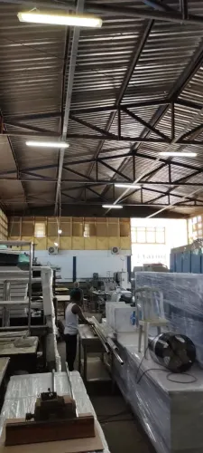 Galpão na QI 14 de Taguatinga com 900m² de AC e 1.000m² de LT