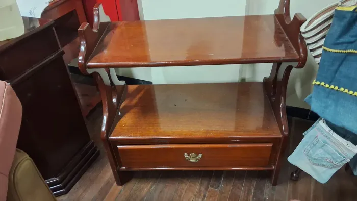 Aparador Antigo com gaveta medudas 77x67x37 retirar na Savassi 