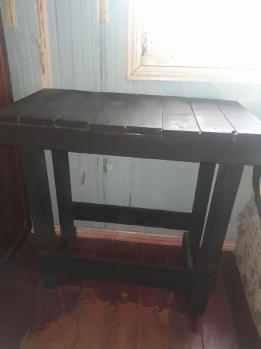 Mesa/bancada preta de madeira