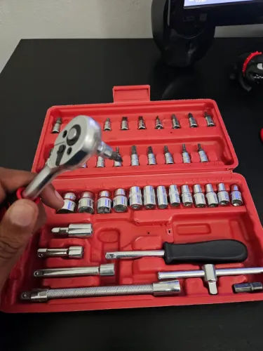 KIT DE FERRAMENTAS COM 46 PEÇAS