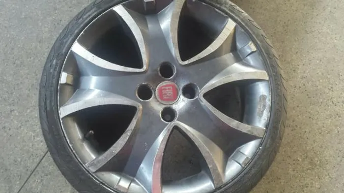 Roda aro 17 Renegade grafite Fiat palio 4X98 