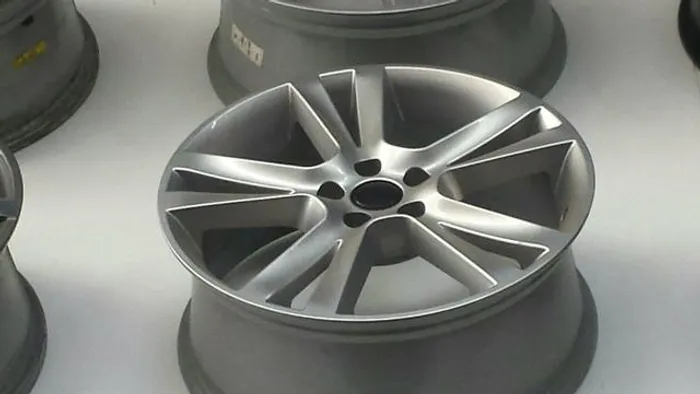 Roda aro 17 VW Golf europeu prata 5X100 jogo Esportiva nova