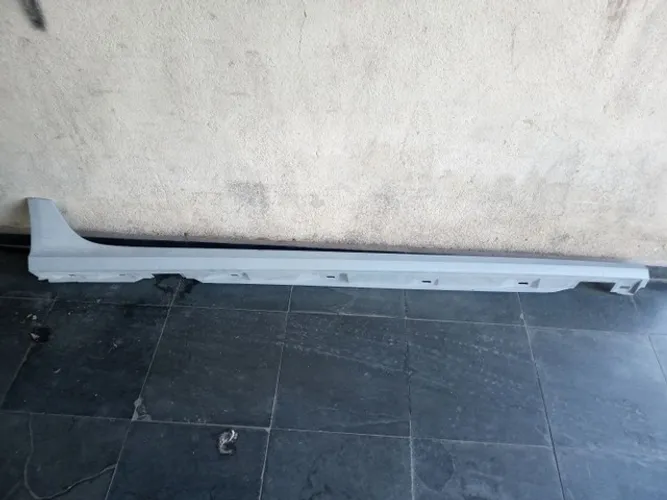 Estribo lado Direito Audi A6 12/17 (4G0 853 860 G)