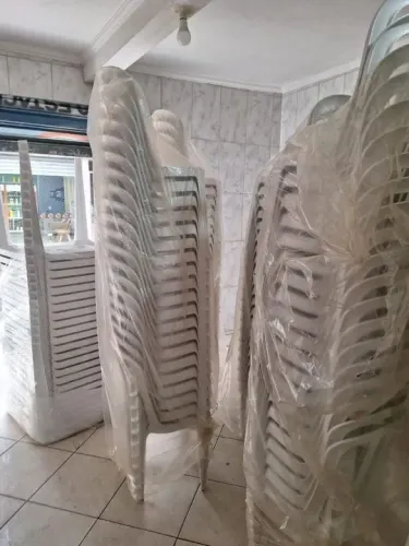 Conjunto de mesa e cadeiras