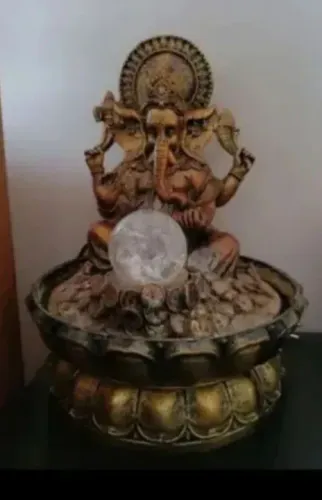 Fonte Ganesha Bivolt Nova. na caixa. Altura: 35 cm.<br>WhatsApp: 11-9- *.