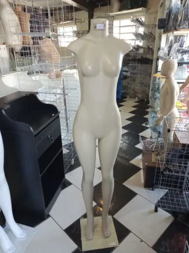 Manequim feminino 