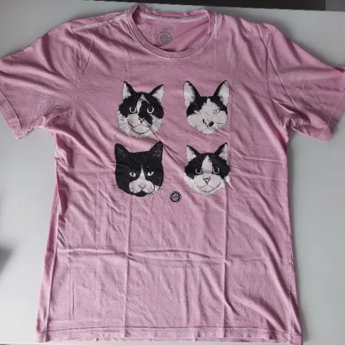 Camiseta Gato Rosa Tamanho GG 