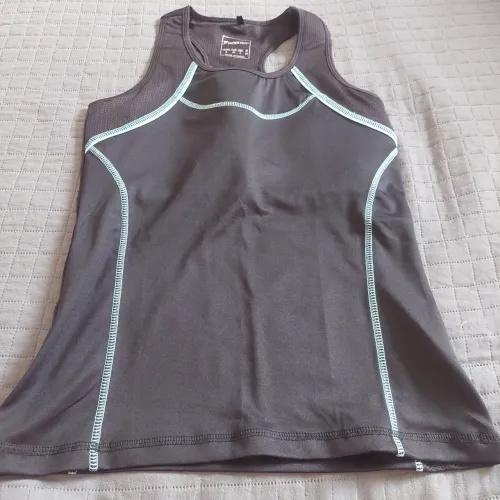 Camiseta decote nadador com bojo