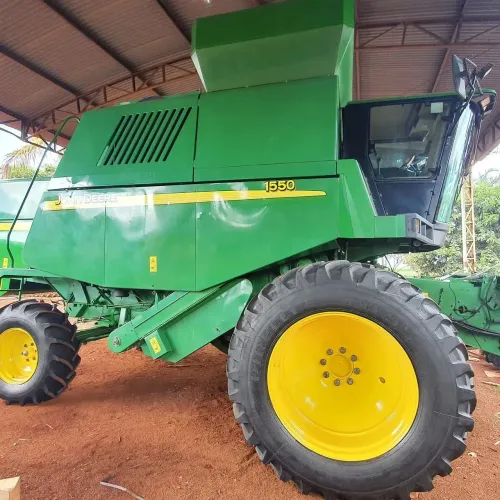 Colheitadeira John Deere 1550 -  A sua parceira para o sucesso!