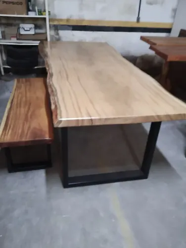 Mesa feita com madeira Pequi a pronta entrega 