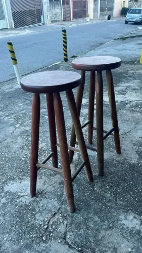 Bancos de Madeira Estilo Retrô - ótimos para bar e cozinha