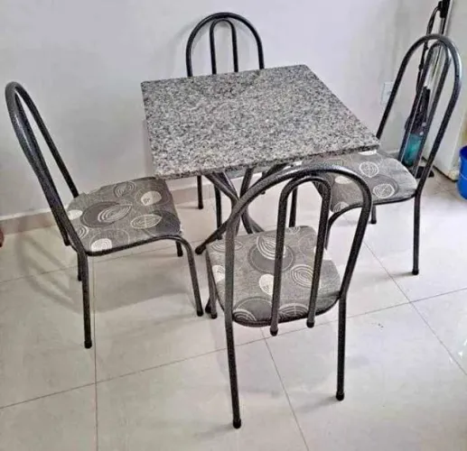 Mesa de granito quadrada com cadeiras reforçadas- ENTREGA e MONTAGEM inclusa