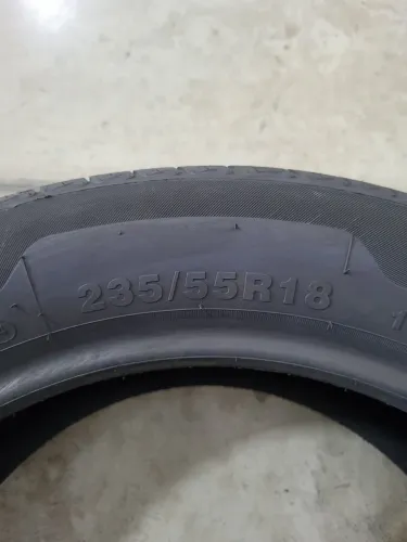 Pneu 235/55R18